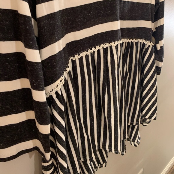 NEVER WORN BOUTIQUE ruffle tunic - Picture 2 of 4